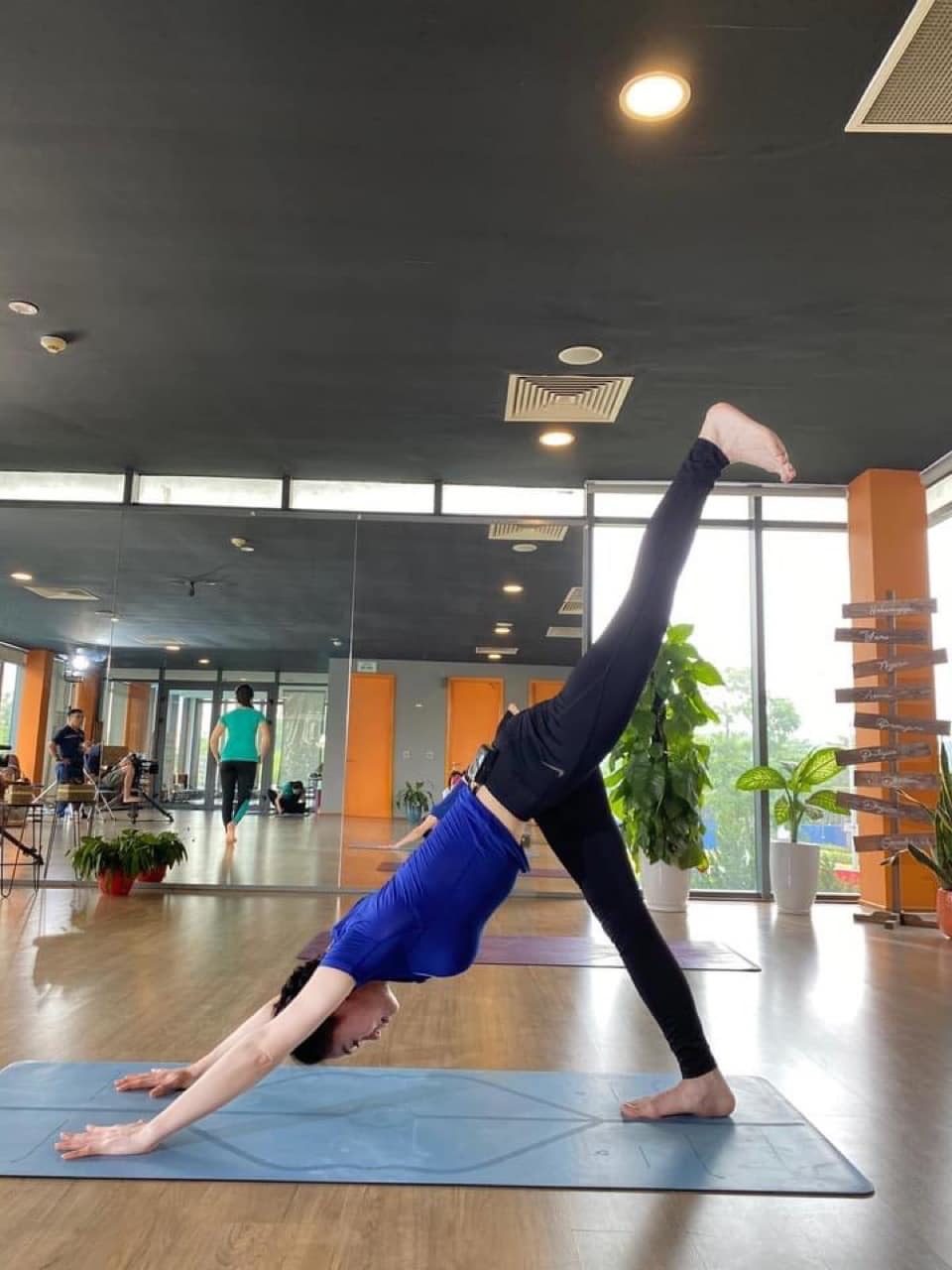 Ngắm gu thời trang của mẹ chồng sành điệu bậc nhất màn ảnh Việt, lấn át cả nữ chính Hương vị tình thân - 26 Ngắm gu thời trang của mẹ chồng sành điệu bậc nhất màn ảnh Việt, lấn át cả nữ chính Hương vị tình thân - 26