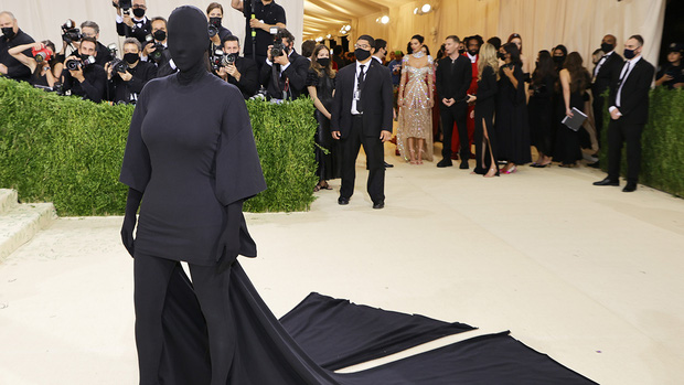 Phát hiện lý do Kim Kardashian mặc đồ đen xì xì tối hơn 'tiền đồ chị Dậu' tại MET Gala 2021, có liên quan đến chồng cũ Kanye West? Phát hiện lý do Kim Kardashian mặc đồ đen xì xì tối hơn 'tiền đồ chị Dậu' tại MET Gala 2021, có liên quan đến chồng cũ Kanye West?