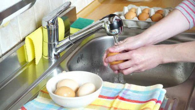 Người phụ nữ 37 tuổi qua đời chỉ vì sai lầm khi bảo quản trứng: Bác sĩ nhắc nhở, loại 'trứng' này hại gan hơn cả rượu Người phụ nữ 37 tuổi qua đời chỉ vì sai lầm khi bảo quản trứng: Bác sĩ nhắc nhở, loại 'trứng' này hại gan hơn cả rượu