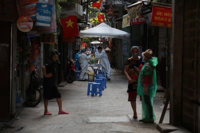 Hà Nội phong tỏa khu dân cư 1.300 dân tại quận Đống Đa Hà Nội phong tỏa khu dân cư 1.300 dân tại quận Đống Đa