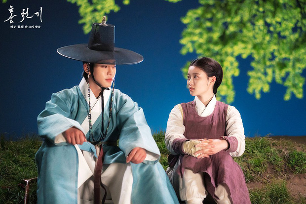 Kim Yoo Jung hôn trai đẹp cực ngọt dưới ánh trăng, bom tấn Hong Chun Gi đạt rating 'khủng' - 1 Kim Yoo Jung hôn trai đẹp cực ngọt dưới ánh trăng, bom tấn Hong Chun Gi đạt rating 'khủng' - 1