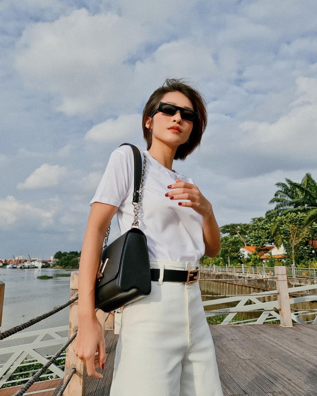 Style ngoài đời của Khả Ngân: Trẻ trung và sexy hết nút, nhưng không xuất sắc như trong '11 Tháng 5 Ngày'? - 8 Style ngoài đời của Khả Ngân: Trẻ trung và sexy hết nút, nhưng không xuất sắc như trong '11 Tháng 5 Ngày'? - 8