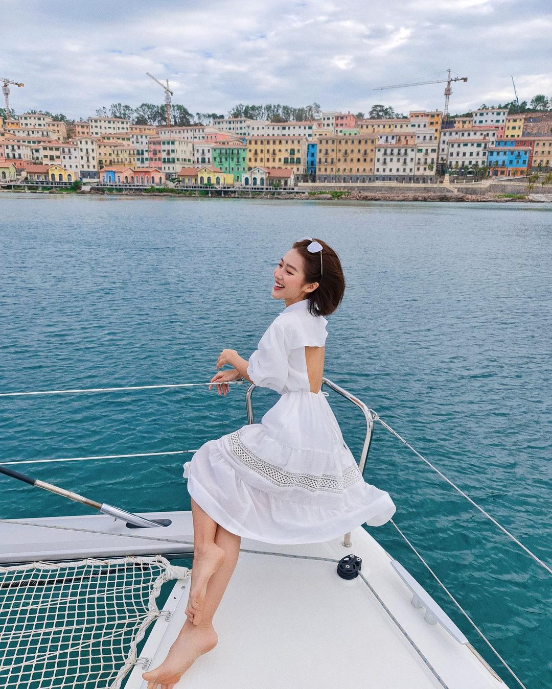 Style ngoài đời của Khả Ngân: Trẻ trung và sexy hết nút, nhưng không xuất sắc như trong '11 Tháng 5 Ngày'? - 17 Style ngoài đời của Khả Ngân: Trẻ trung và sexy hết nút, nhưng không xuất sắc như trong '11 Tháng 5 Ngày'? - 17