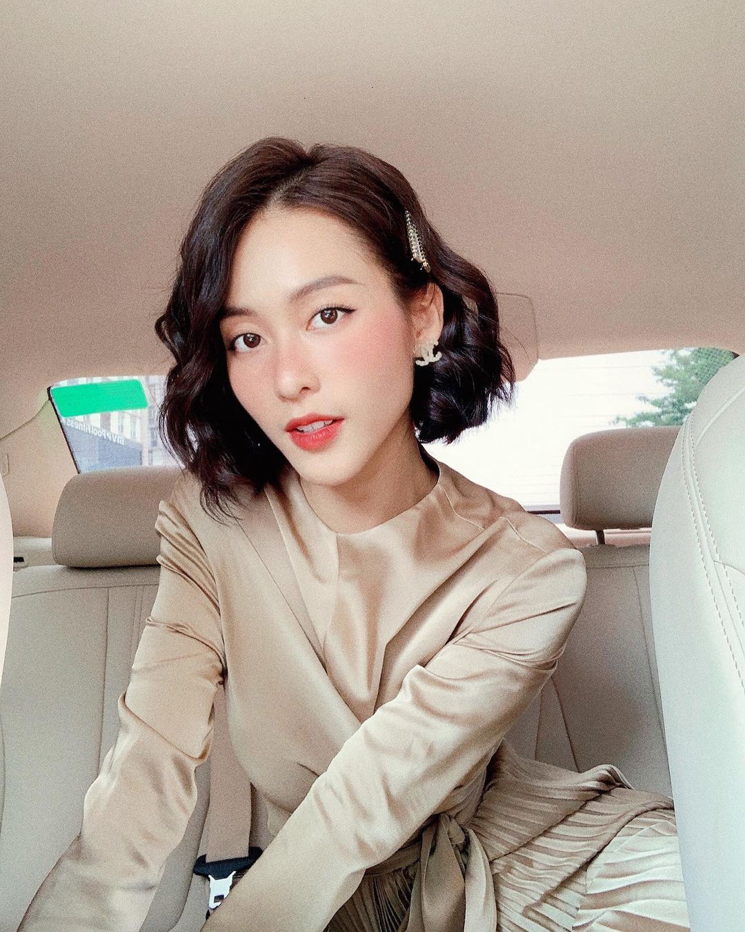 Style ngoài đời của Khả Ngân: Trẻ trung và sexy hết nút, nhưng không xuất sắc như trong '11 Tháng 5 Ngày'? - 1 Style ngoài đời của Khả Ngân: Trẻ trung và sexy hết nút, nhưng không xuất sắc như trong '11 Tháng 5 Ngày'? - 1