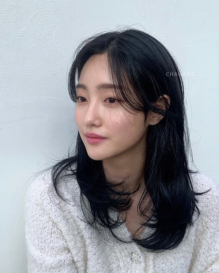 4 kiểu tóc đen không bị già, trái lại còn rất trẻ trung và giúp visual xinh hơn vài chân kính - 9 4 kiểu tóc đen không bị già, trái lại còn rất trẻ trung và giúp visual xinh hơn vài chân kính - 9