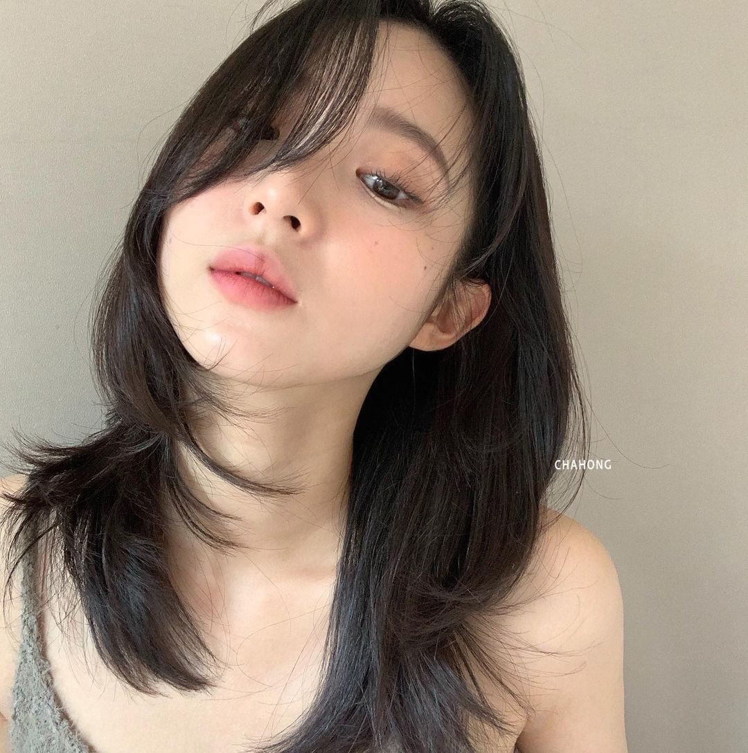 4 kiểu tóc đen không bị già, trái lại còn rất trẻ trung và giúp visual xinh hơn vài chân kính - 10 4 kiểu tóc đen không bị già, trái lại còn rất trẻ trung và giúp visual xinh hơn vài chân kính - 10