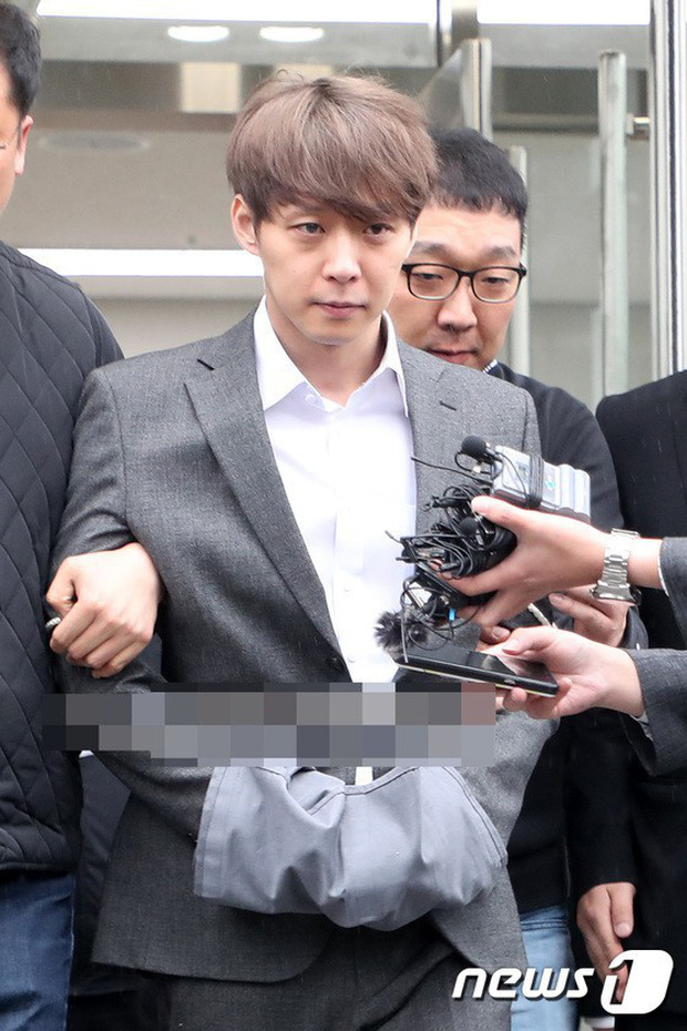 Yoochun (DBSK): 'Hoàng tử' vươn lên từ tuổi thơ cơ cực, hiện nguyên hình vì phốt 'kinh thiên động địa' từ tình dục đến ma túy - 15 Yoochun (DBSK): 'Hoàng tử' vươn lên từ tuổi thơ cơ cực, hiện nguyên hình vì phốt 'kinh thiên động địa' từ tình dục đến ma túy - 15