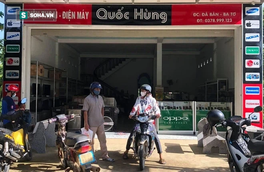 2 cha con xuống núi, 'vét' sạch túi được 1 triệu để mua điện thoại học online và phản ứng bất ngờ từ chủ cửa hàng - 2 2 cha con xuống núi, 'vét' sạch túi được 1 triệu để mua điện thoại học online và phản ứng bất ngờ từ chủ cửa hàng - 2