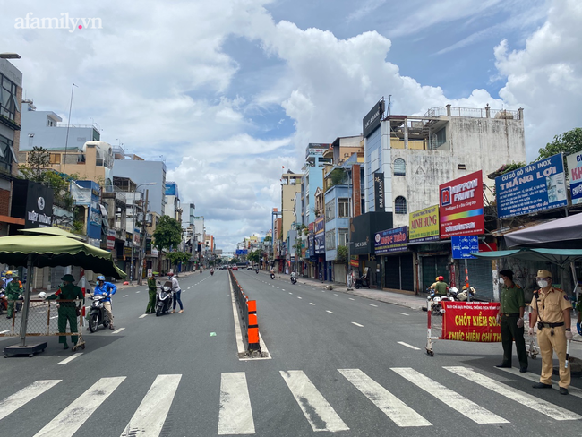 CHÍNH THỨC: TP.HCM giãn cách xã hội đến hết ngày 30/9, người dân quận 7, Củ Chi và Cần Giờ được đi chợ 1 lần/tuần CHÍNH THỨC: TP.HCM giãn cách xã hội đến hết ngày 30/9, người dân quận 7, Củ Chi và Cần Giờ được đi chợ 1 lần/tuần