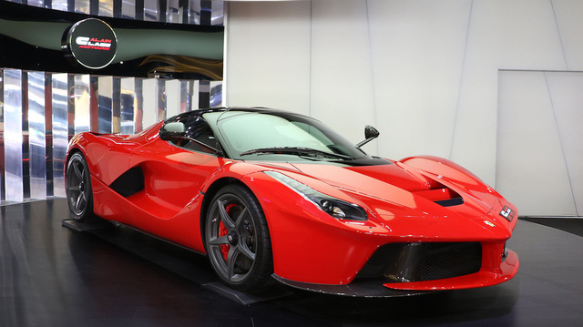 Lộ diện thời gian Ferrari LaFerrari đầu tiên về Việt Nam gia nhập bộ sưu tập siêu xe khủng của nữ doanh nhân 9x - 1 Lộ diện thời gian Ferrari LaFerrari đầu tiên về Việt Nam gia nhập bộ sưu tập siêu xe khủng của nữ doanh nhân 9x - 1