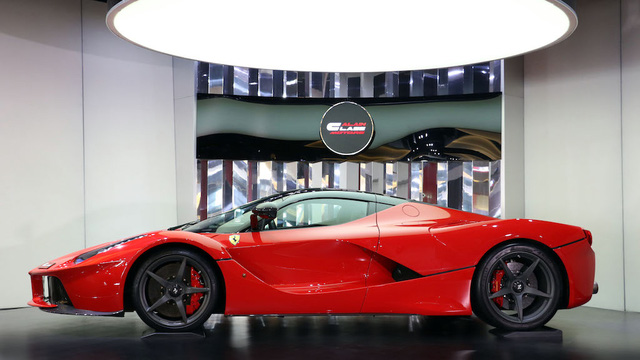 Lộ diện thời gian Ferrari LaFerrari đầu tiên về Việt Nam gia nhập bộ sưu tập siêu xe khủng của nữ doanh nhân 9x - 7 Lộ diện thời gian Ferrari LaFerrari đầu tiên về Việt Nam gia nhập bộ sưu tập siêu xe khủng của nữ doanh nhân 9x - 7