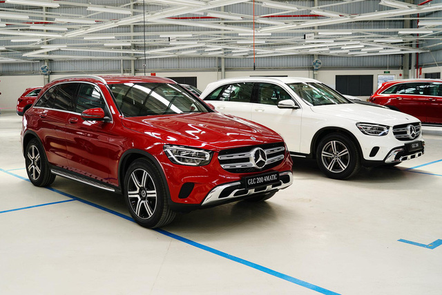 Vừa xin nghỉ về thăm vợ con, tiền vệ Phan Văn Đức sắm liền Mercedes-Benz GLC giá hơn 2 tỷ - 2 Vừa xin nghỉ về thăm vợ con, tiền vệ Phan Văn Đức sắm liền Mercedes-Benz GLC giá hơn 2 tỷ - 2