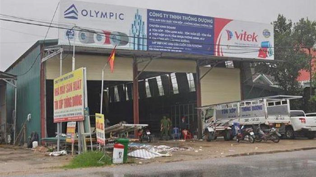 Giám đốc công ty bị máy cán tôn cuốn tử vong trong ngày đầu hoạt động trở lại Giám đốc công ty bị máy cán tôn cuốn tử vong trong ngày đầu hoạt động trở lại