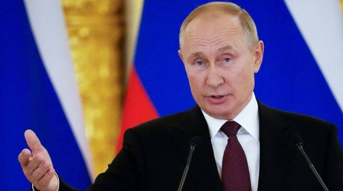 Tổng thống Putin tự cách ly vì tiếp xúc người mắc Covid-19 Tổng thống Putin tự cách ly vì tiếp xúc người mắc Covid-19
