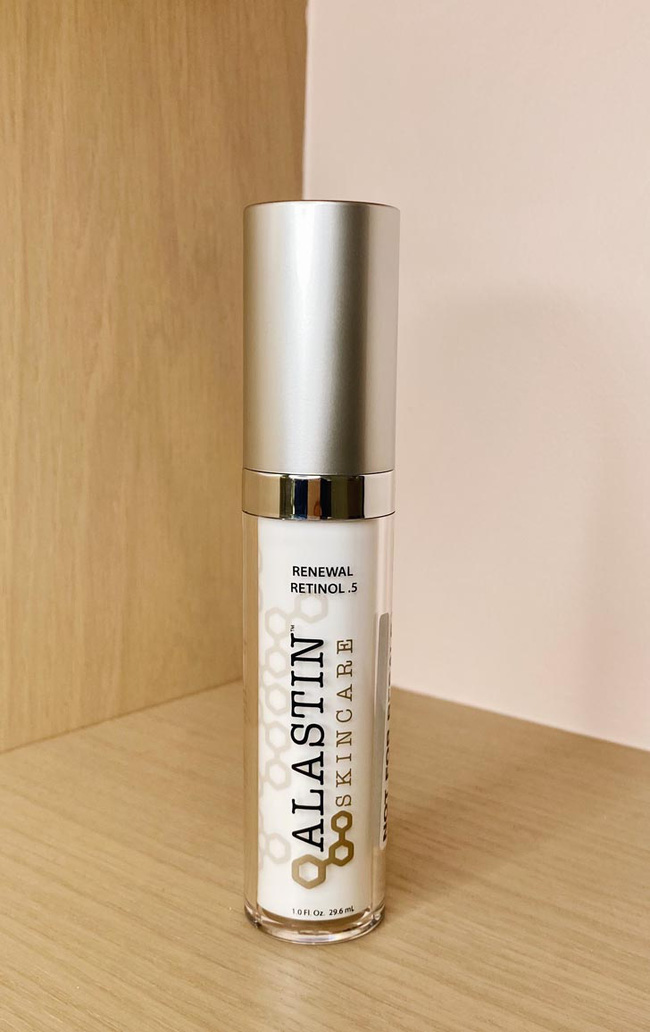 Quy trình skincare buổi tối của một bác sĩ: Retinol thì dùng loại đắt, sữa rửa mặt chỉ cần sản phẩm bình dân này - 3 Quy trình skincare buổi tối của một bác sĩ: Retinol thì dùng loại đắt, sữa rửa mặt chỉ cần sản phẩm bình dân này - 3