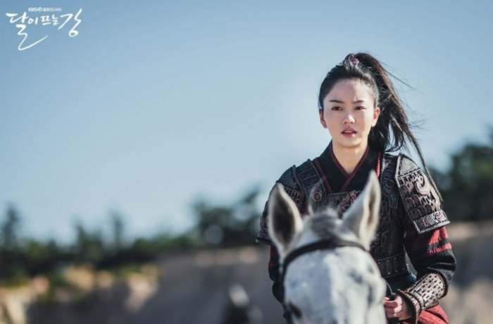 Top 5 phim cổ trang Hàn Quốc hay nhất trong năm 2021: 'Lovers Of The Red Sky' sẽ vượt mặt 'Mr.Queen'? - 5 Top 5 phim cổ trang Hàn Quốc hay nhất trong năm 2021: 'Lovers Of The Red Sky' sẽ vượt mặt 'Mr.Queen'? - 5