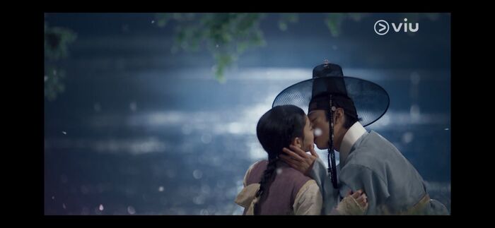 Kim Yoo Jung hôn trai đẹp cực ngọt dưới ánh trăng, bom tấn Hong Chun Gi đạt rating 'khủng' - 4 Kim Yoo Jung hôn trai đẹp cực ngọt dưới ánh trăng, bom tấn Hong Chun Gi đạt rating 'khủng' - 4