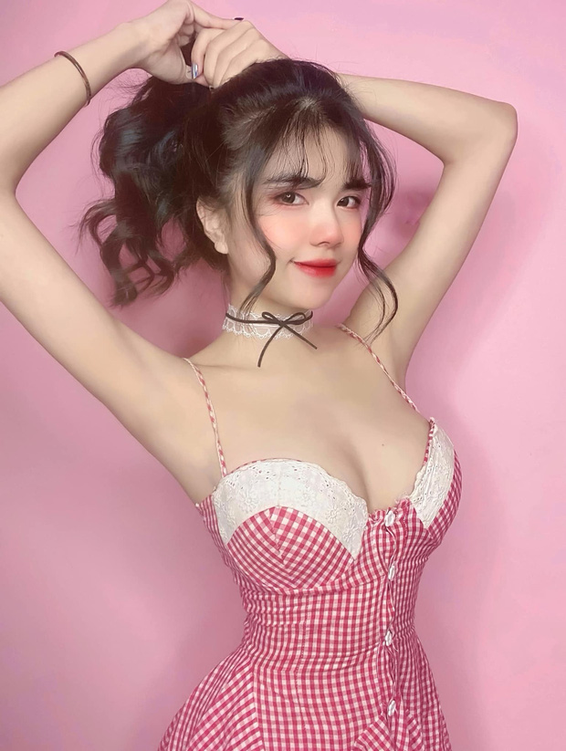 Đăng ảnh than thở vì tăng cân, nữ streamer sexy nhất Việt Nam vẫn khiến fan 'nóng mặt' vì body quá 'khét' Đăng ảnh than thở vì tăng cân, nữ streamer sexy nhất Việt Nam vẫn khiến fan 'nóng mặt' vì body quá 'khét'