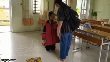 Nữ sinh ở Lạng Sơn bị bắt quỳ, 'tát liên hoàn' vào mặt ngay trong lớp học - 1 Nữ sinh ở Lạng Sơn bị bắt quỳ, 'tát liên hoàn' vào mặt ngay trong lớp học - 1
