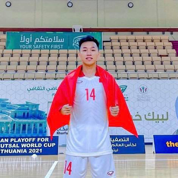 Cầu thủ sinh năm 1998 tung cú sút mang về 500 triệu cho tuyển futsal Việt Nam, và mở ra cơ hội tiến xa tại World Cup 2021 - 3 Cầu thủ sinh năm 1998 tung cú sút mang về 500 triệu cho tuyển futsal Việt Nam, và mở ra cơ hội tiến xa tại World Cup 2021 - 3