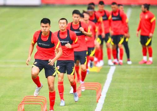 Bi hài: Tìm mãi mới ra 'quân xanh', ĐT Trung Quốc lại chỉ được đá với đội dự bị của Syria Bi hài: Tìm mãi mới ra 'quân xanh', ĐT Trung Quốc lại chỉ được đá với đội dự bị của Syria