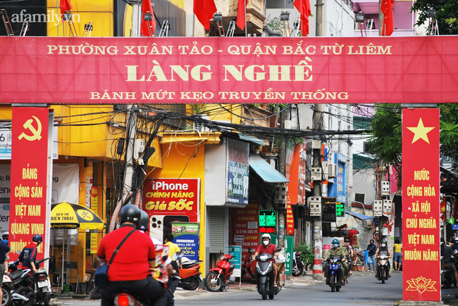 Người Hà Nội xếp hàng mua bánh Trung thu ở làng nghề bánh mứt kẹo truyền thống - 5 Người Hà Nội xếp hàng mua bánh Trung thu ở làng nghề bánh mứt kẹo truyền thống - 5