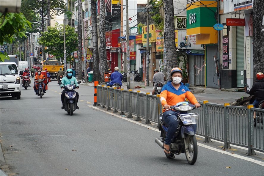 Shipper chạy liên quận ở TPHCM: Dân vẫn khó đặt giao hàng, cước phí đắt đỏ Shipper chạy liên quận ở TPHCM: Dân vẫn khó đặt giao hàng, cước phí đắt đỏ