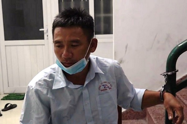 Đánh cả công an vì... đòi 'xét nghiệm ngay' không được Đánh cả công an vì... đòi 'xét nghiệm ngay' không được