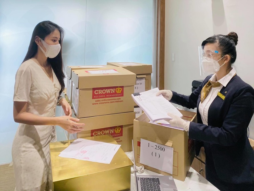 Thủy Tiên-Công Vinh sao kê từ thiện, 18 nghìn trang giấy có đủ minh bạch? Thủy Tiên-Công Vinh sao kê từ thiện, 18 nghìn trang giấy có đủ minh bạch?