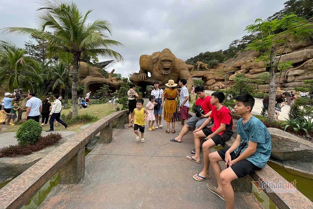Hạ Long mở lại bãi tắm công cộng và một số hoạt động khác Hạ Long mở lại bãi tắm công cộng và một số hoạt động khác