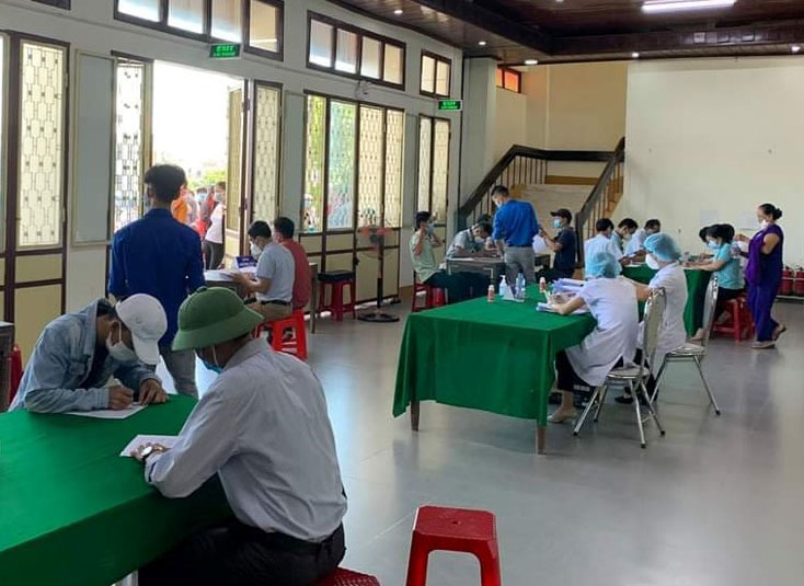 Vụ cô giáo tiêm 2 mũi vắc xin trong 10 phút, còn muốn tiêm luôn 4 mũi: Sức khỏe hiện ra sao? Vụ cô giáo tiêm 2 mũi vắc xin trong 10 phút, còn muốn tiêm luôn 4 mũi: Sức khỏe hiện ra sao?