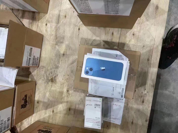 Bỏ củ sạc và tai nghe chưa đủ, Apple lại tiếp tục cắt giảm thứ này trên iPhone 13 - 3 Bỏ củ sạc và tai nghe chưa đủ, Apple lại tiếp tục cắt giảm thứ này trên iPhone 13 - 3