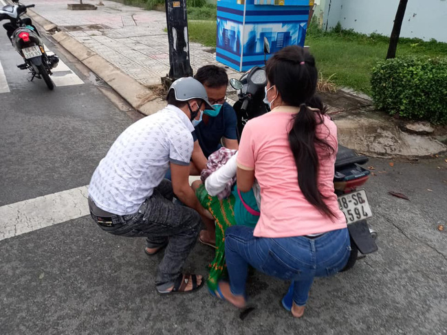 Bình Dương: Đang đi họp chống dịch, Giám đốc Trung tâm Y tế lao xuống đỡ đẻ cho sản phụ giữa đường Bình Dương: Đang đi họp chống dịch, Giám đốc Trung tâm Y tế lao xuống đỡ đẻ cho sản phụ giữa đường