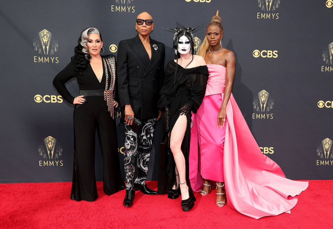 Sao Hollywood diện trang phục của NTK Công Trí tham dự Lễ trao giải Emmy 2021 - 6 Sao Hollywood diện trang phục của NTK Công Trí tham dự Lễ trao giải Emmy 2021 - 6