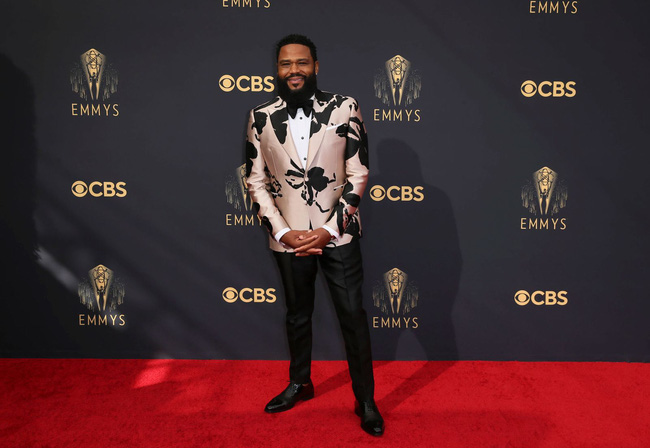Sao Hollywood diện trang phục của NTK Công Trí tham dự Lễ trao giải Emmy 2021 - 8 Sao Hollywood diện trang phục của NTK Công Trí tham dự Lễ trao giải Emmy 2021 - 8