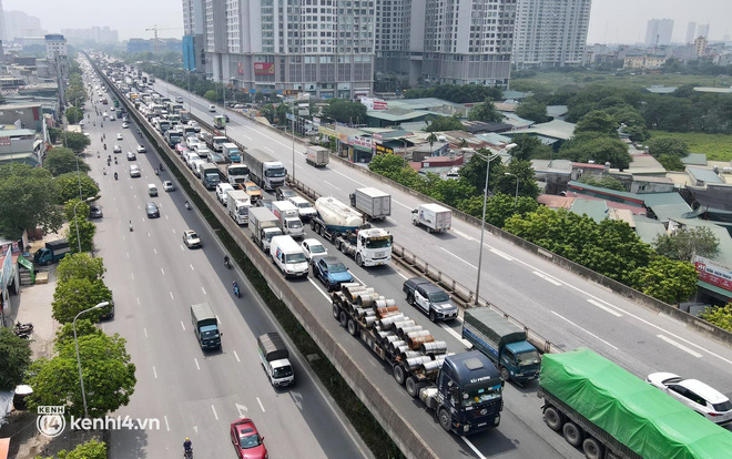 Hà Nội: Đường vành đai 3 trên cao ùn tắc hàng km từ Linh Đàm tới nút giao Phạm Hùng - 10 Hà Nội: Đường vành đai 3 trên cao ùn tắc hàng km từ Linh Đàm tới nút giao Phạm Hùng - 10