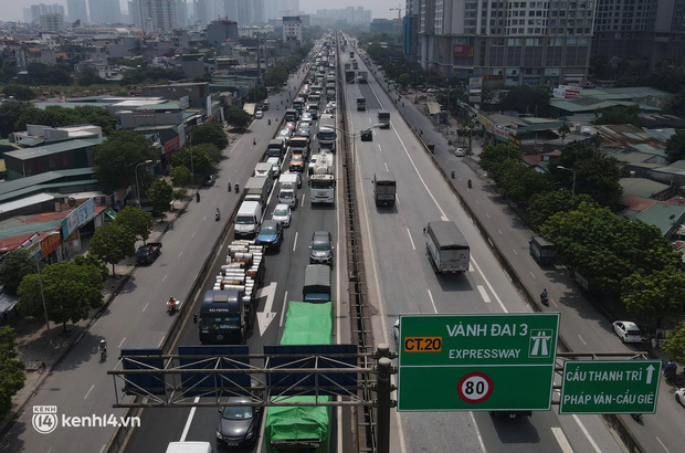 Hà Nội: Đường vành đai 3 trên cao ùn tắc hàng km từ Linh Đàm tới nút giao Phạm Hùng - 2 Hà Nội: Đường vành đai 3 trên cao ùn tắc hàng km từ Linh Đàm tới nút giao Phạm Hùng - 2