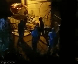 Nhóm 10 nam nữ tụ tập ăn nhậu hung hãn phá rào chắn, đánh lực lượng trực chốt gây náo loạn trong đêm Nhóm 10 nam nữ tụ tập ăn nhậu hung hãn phá rào chắn, đánh lực lượng trực chốt gây náo loạn trong đêm