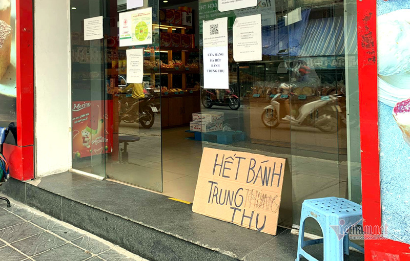 Bất ngờ ở Hà thành: Bánh Trung thu khan hiếm, chưa dọn cỗ đã hết sạch Bất ngờ ở Hà thành: Bánh Trung thu khan hiếm, chưa dọn cỗ đã hết sạch