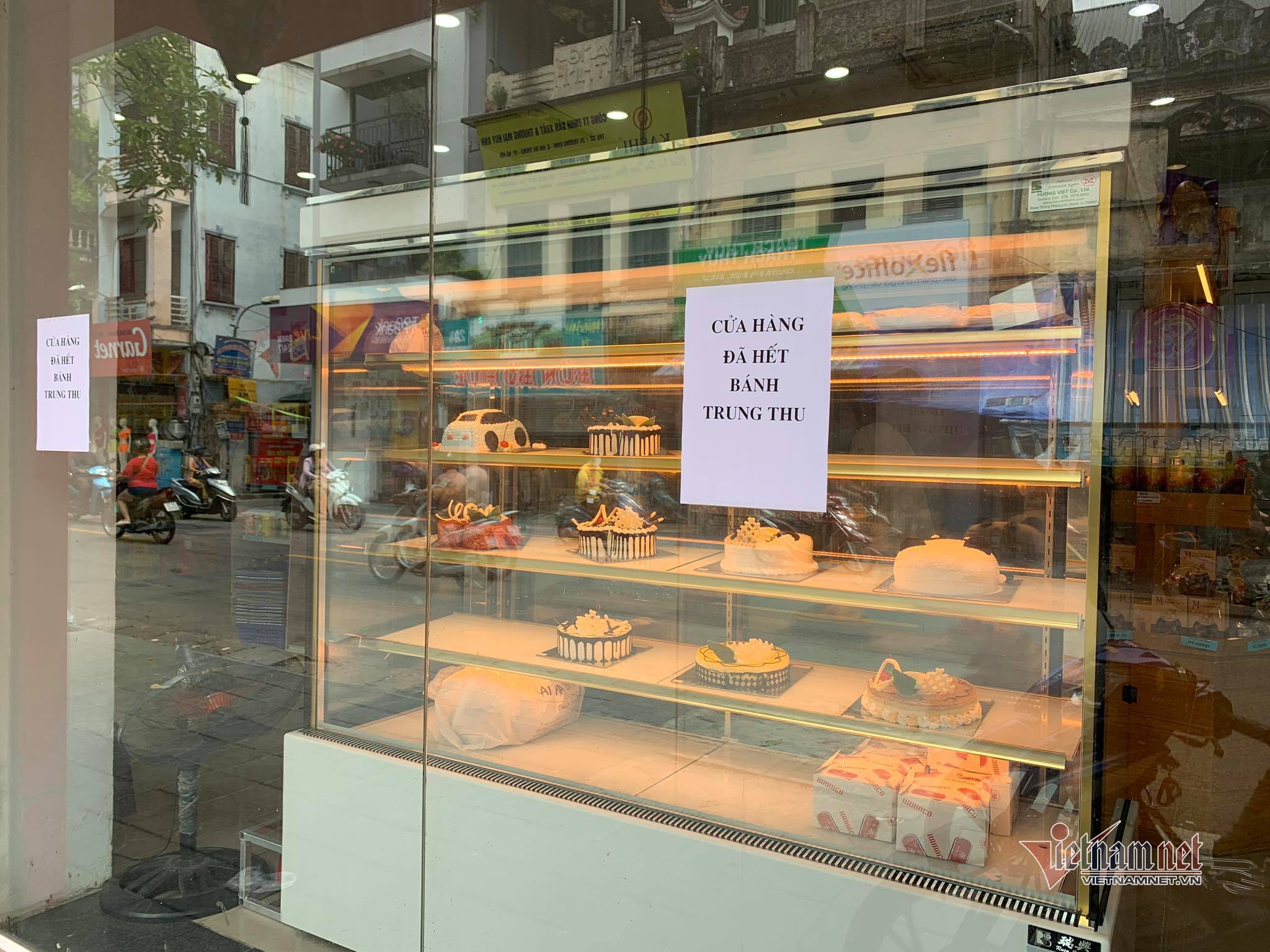 Bất ngờ ở Hà thành: Bánh Trung thu khan hiếm, chưa dọn cỗ đã hết sạch - 1 Bất ngờ ở Hà thành: Bánh Trung thu khan hiếm, chưa dọn cỗ đã hết sạch - 1