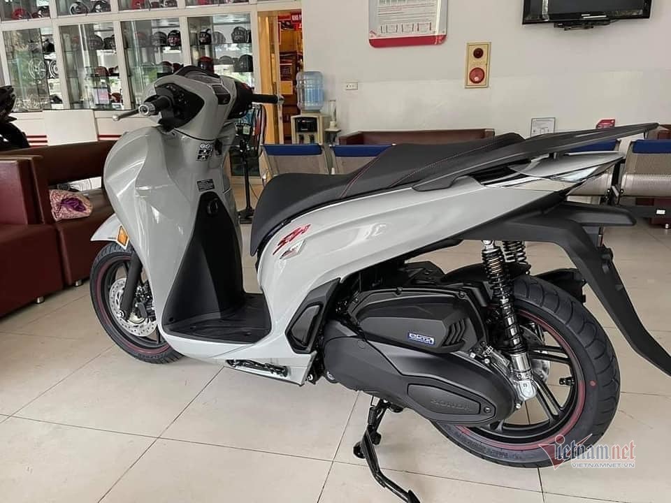 Honda SH 350i loạn giá, có thể đội lên hơn 200 triệu đồng - 2 Honda SH 350i loạn giá, có thể đội lên hơn 200 triệu đồng - 2