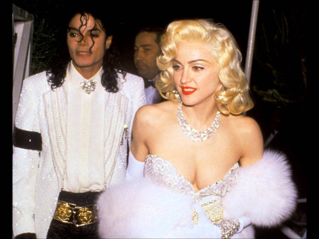 Huyền thoại thảm đỏ Oscar: Madonna đẹp đến độ kiêu sa vô thực, vòng 1 ngồn ngộn ngộp thở lu mờ 'ông hoàng' Michael Jackson - 1 Huyền thoại thảm đỏ Oscar: Madonna đẹp đến độ kiêu sa vô thực, vòng 1 ngồn ngộn ngộp thở lu mờ 'ông hoàng' Michael Jackson - 1