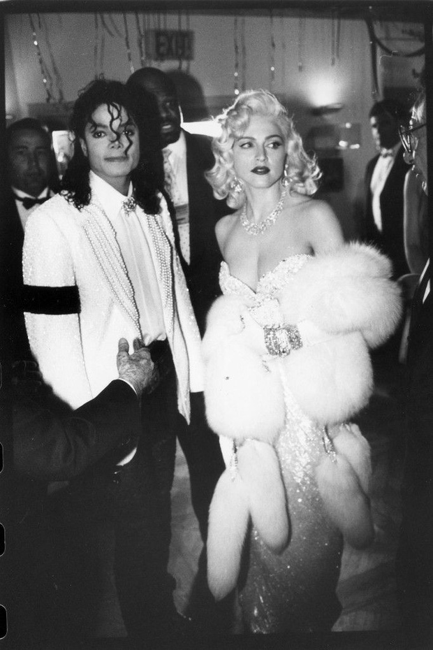 Huyền thoại thảm đỏ Oscar: Madonna đẹp đến độ kiêu sa vô thực, vòng 1 ngồn ngộn ngộp thở lu mờ 'ông hoàng' Michael Jackson - 3 Huyền thoại thảm đỏ Oscar: Madonna đẹp đến độ kiêu sa vô thực, vòng 1 ngồn ngộn ngộp thở lu mờ 'ông hoàng' Michael Jackson - 3