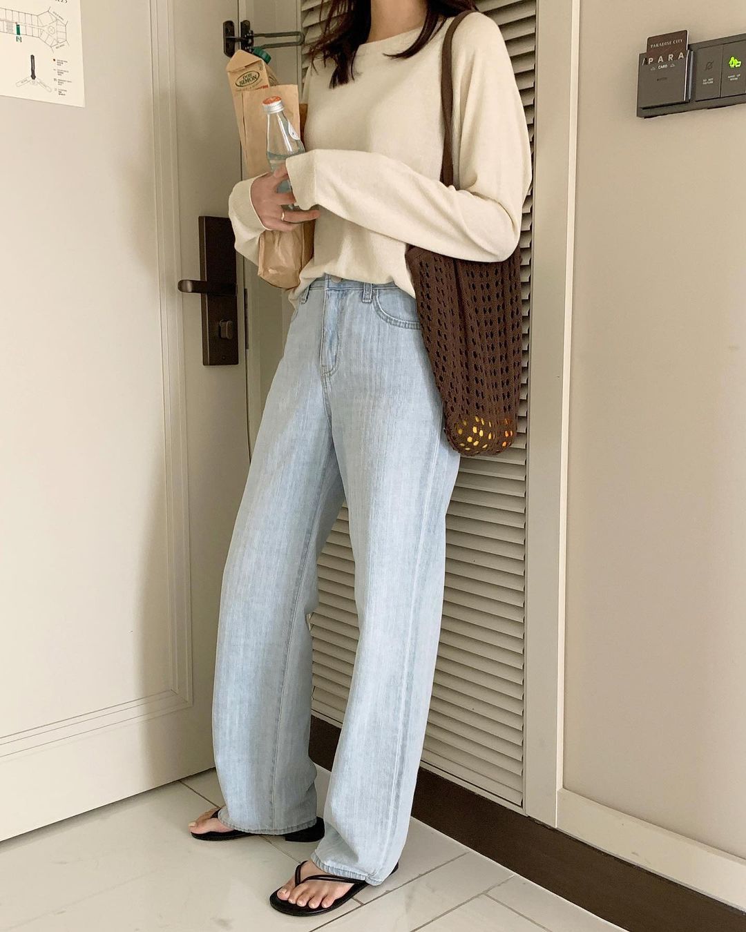 4 món đồ denim hot nhất thu 2021: Nàng 30+ diện thì càng trẻ trung và sang xịn - 10 4 món đồ denim hot nhất thu 2021: Nàng 30+ diện thì càng trẻ trung và sang xịn - 10