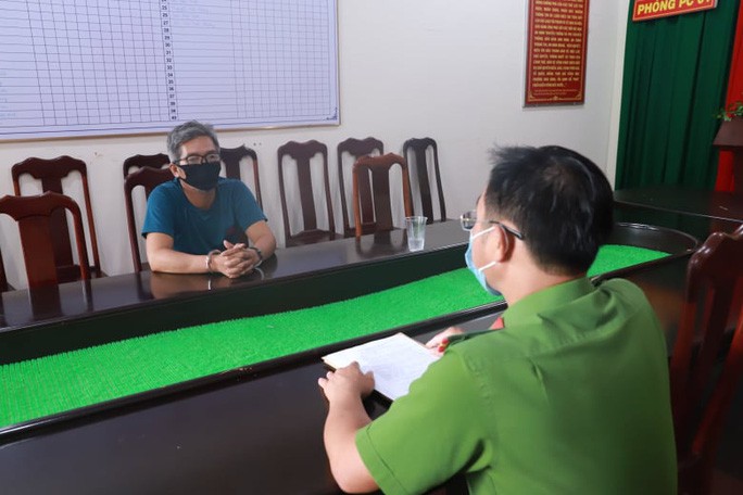 Bắt giữ người phụ nữ thay tên đổi họ, trốn truy nã 10 năm - 1 Bắt giữ người phụ nữ thay tên đổi họ, trốn truy nã 10 năm - 1