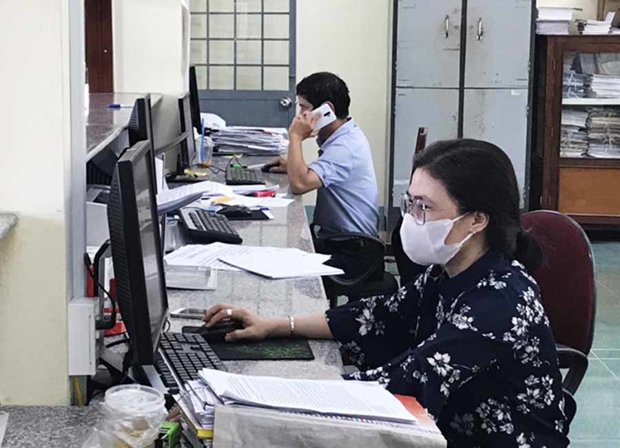 Dân văn phòng cuống cuồng thu xếp quay trở lại công ty làm việc sau thời gian dài giãn cách - 2 Dân văn phòng cuống cuồng thu xếp quay trở lại công ty làm việc sau thời gian dài giãn cách - 2
