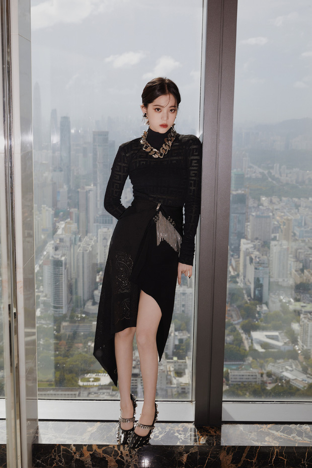 Màn 'sốc visual' của 1 nữ thần Cbiz hiện gây bão Weibo: Nhan sắc tựa idol Kpop, body hậu giảm cân còn đẳng cấp hơn - 9 Màn 'sốc visual' của 1 nữ thần Cbiz hiện gây bão Weibo: Nhan sắc tựa idol Kpop, body hậu giảm cân còn đẳng cấp hơn - 9
