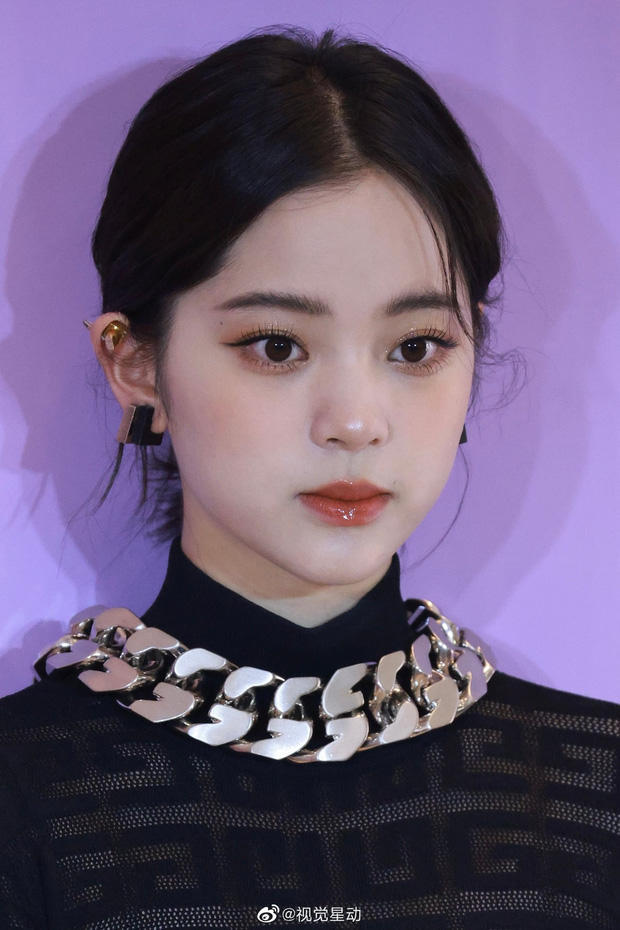 Màn 'sốc visual' của 1 nữ thần Cbiz hiện gây bão Weibo: Nhan sắc tựa idol Kpop, body hậu giảm cân còn đẳng cấp hơn - 4 Màn 'sốc visual' của 1 nữ thần Cbiz hiện gây bão Weibo: Nhan sắc tựa idol Kpop, body hậu giảm cân còn đẳng cấp hơn - 4