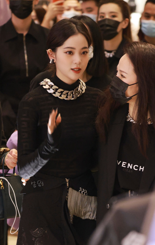 Màn 'sốc visual' của 1 nữ thần Cbiz hiện gây bão Weibo: Nhan sắc tựa idol Kpop, body hậu giảm cân còn đẳng cấp hơn - 7 Màn 'sốc visual' của 1 nữ thần Cbiz hiện gây bão Weibo: Nhan sắc tựa idol Kpop, body hậu giảm cân còn đẳng cấp hơn - 7