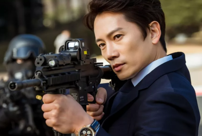 5 nam chính cực ngầu trên màn ảnh Hàn 2021: Gong Min vào vai đặc vụ, Joong Ki hóa thân thành mafia - 11 5 nam chính cực ngầu trên màn ảnh Hàn 2021: Gong Min vào vai đặc vụ, Joong Ki hóa thân thành mafia - 11
